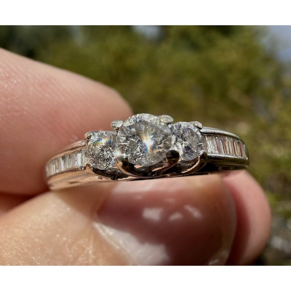 The Unbranded Brand Jewelry - Vintage 14k Solid White Gold Natural Round Bagutte Diamond Ring - Size 8 3.1g